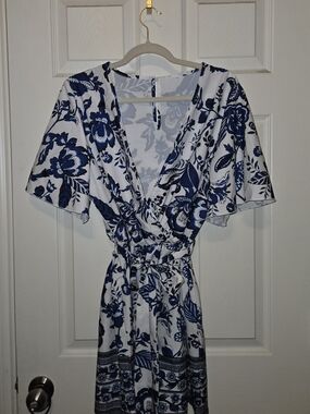 Blue & White Floral Romer